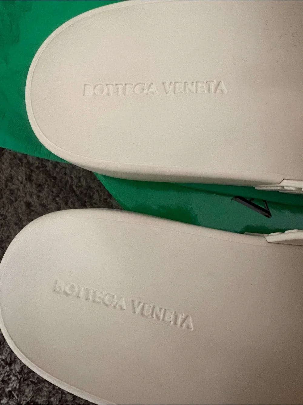 Bottega Veneta very good
